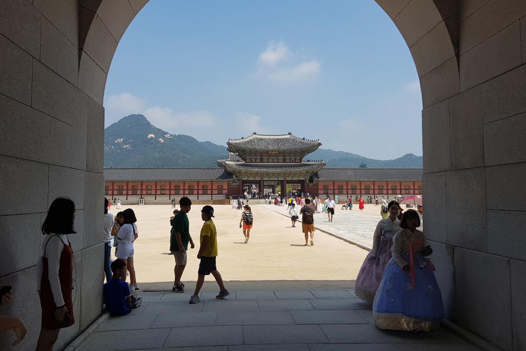 Hello Seochon - Gyeongbokgung Station * Seul